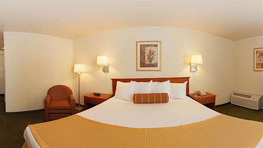 Surestay Hotel By Best Western East Brunswick Zewnętrze zdjęcie