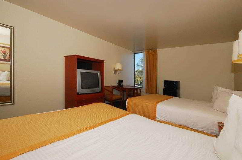 Surestay Hotel By Best Western East Brunswick Zewnętrze zdjęcie